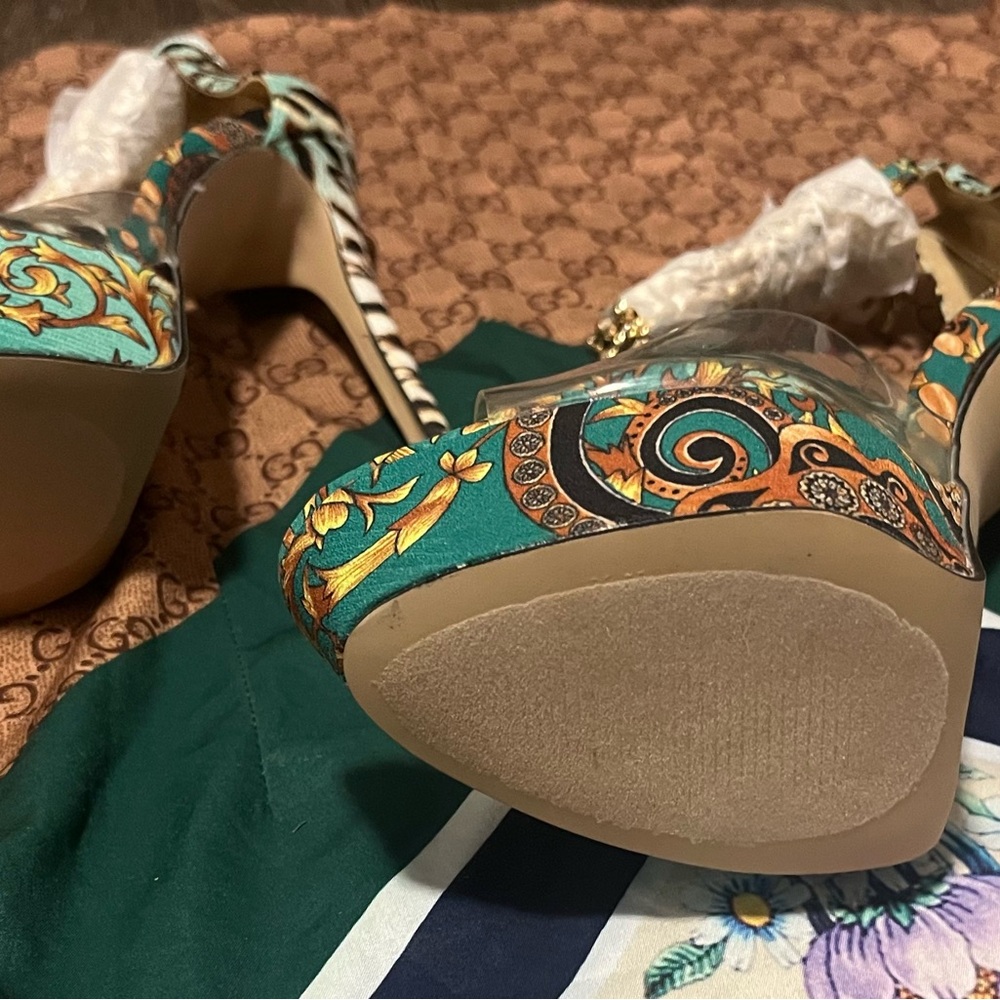 Shoe Dazzle Green Heels - Picture 2 of 4
